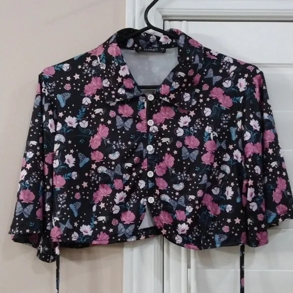 Button Down Crop Top - Picture 2 of 5